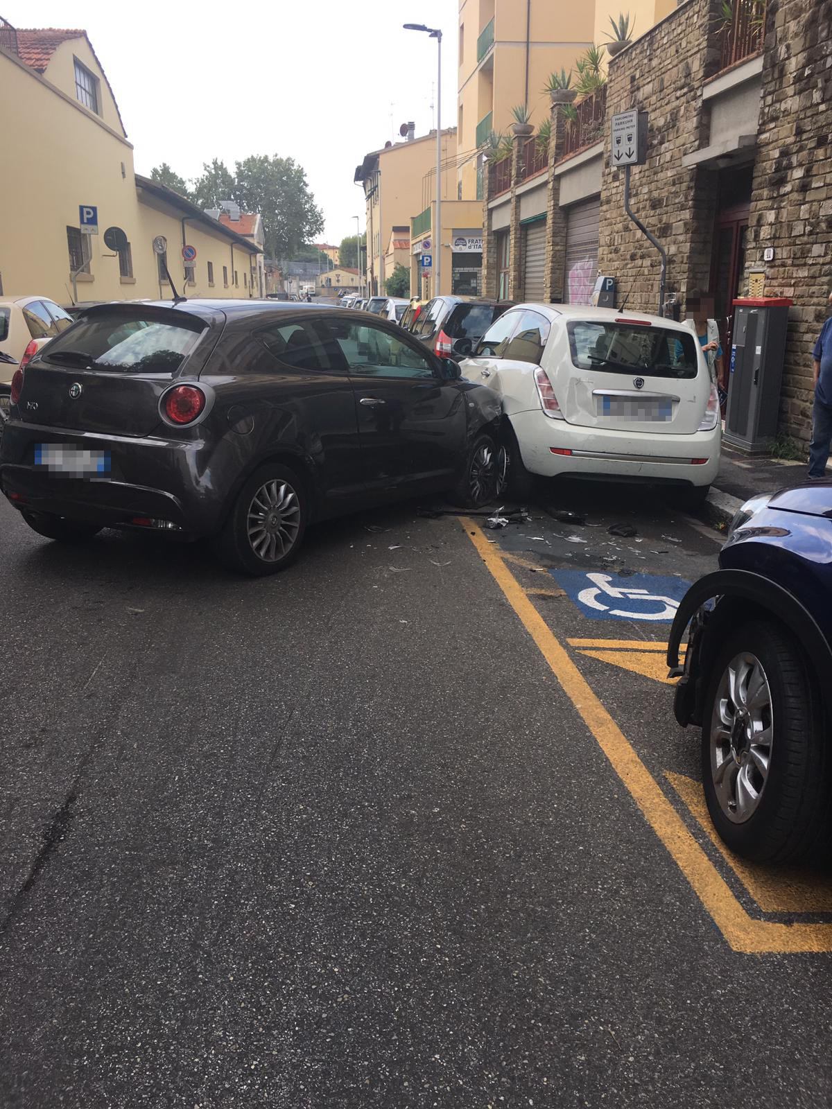 Auto coinvolte nell'incidente in via Frusa