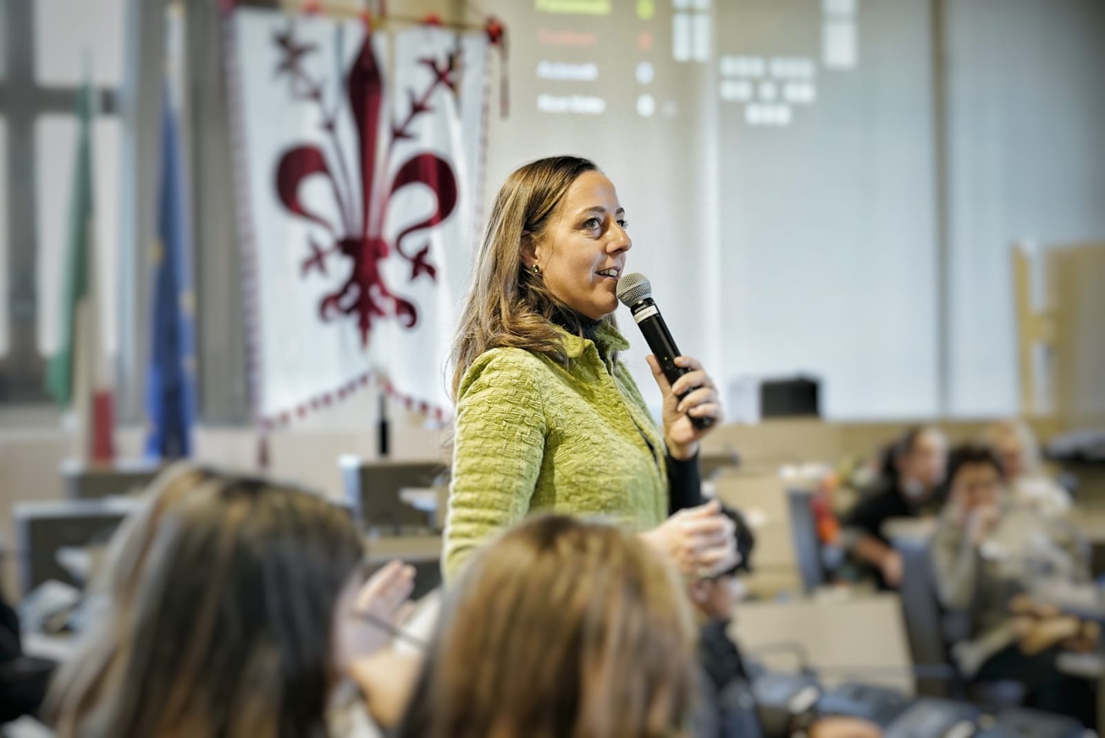 Assessore Funaro con i ragazzi in Consiglio comunale Assessore Funaro con i ragazzi in Consiglio comunale