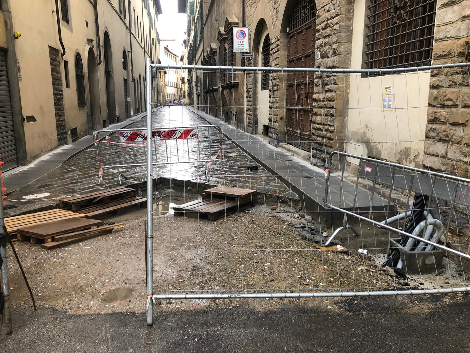 Incrocio con via delle Seggiole Incrocio con via delle Seggiole
