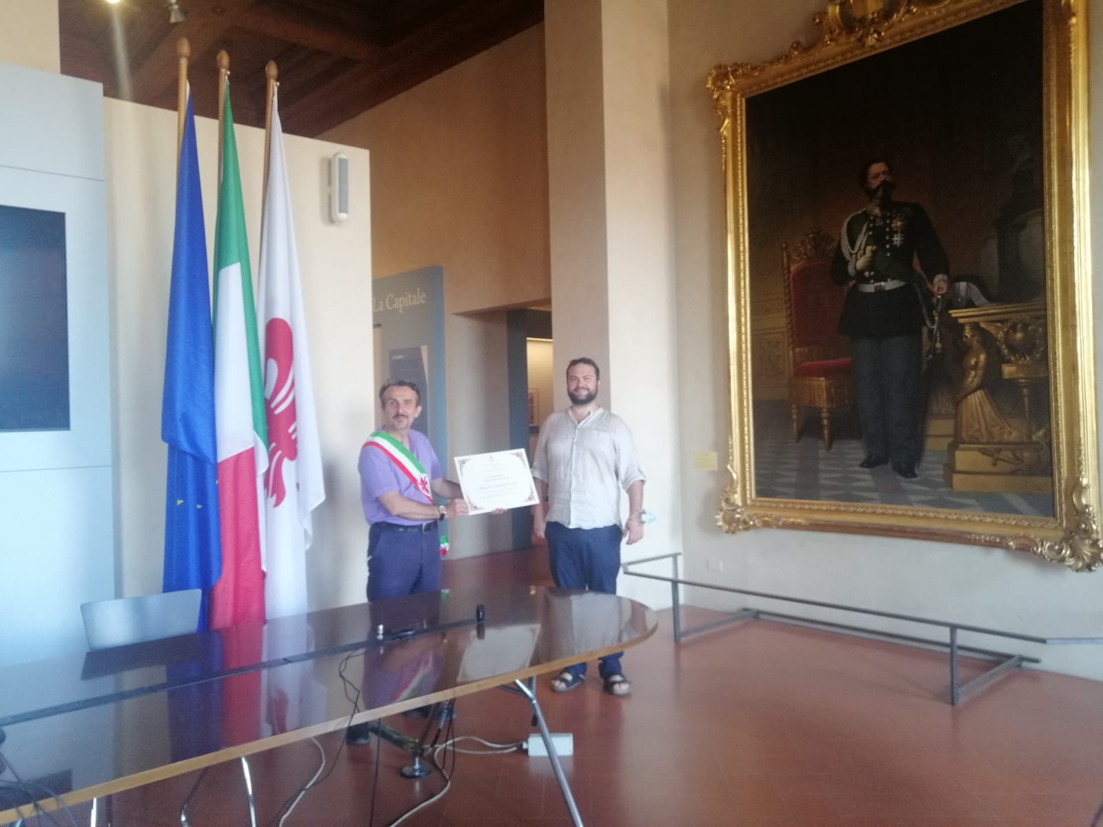 Consegnata pergamena per la tesi di laurea in onore di David Solazzo Consegnata pergamena per la tesi di laurea in onore di David Solazzo