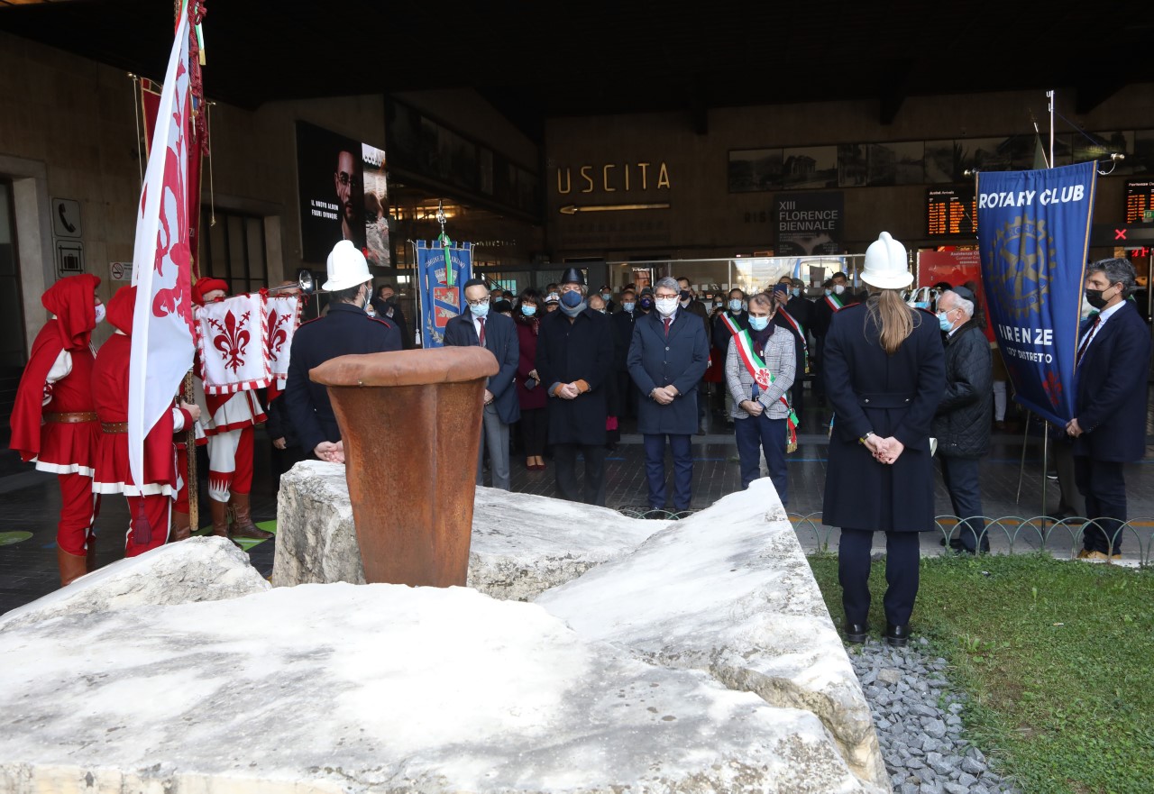 Commemorazione dei deportati ebrei dal binario 16 alla stazione SMN Commemorazione dei deportati ebrei dal binario 16 alla stazione SMN