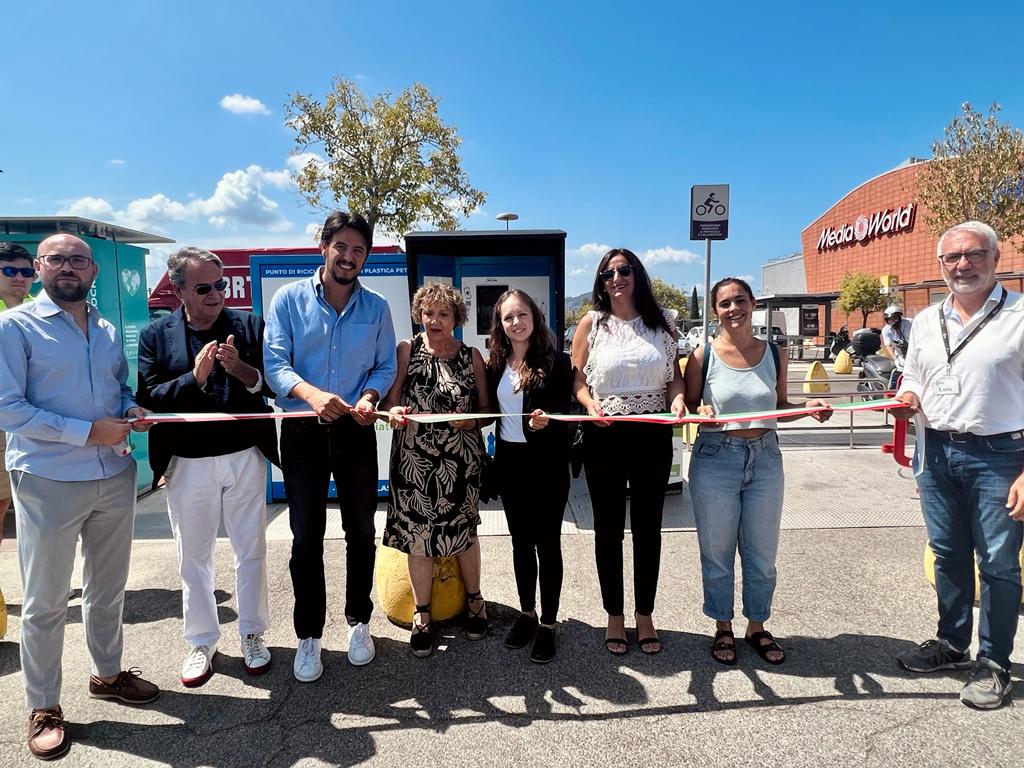 Ecocompattatore alla Coop.fi di Ponte a Greve Ecocompattatore alla Coop.fi di Ponte a Greve