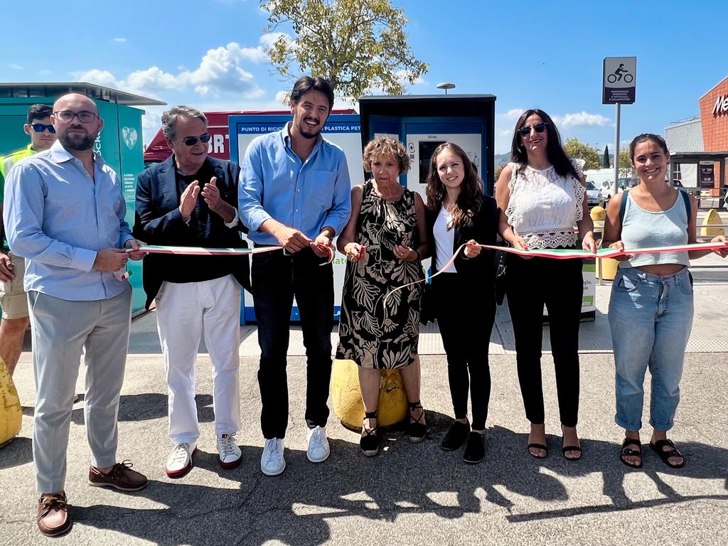 Ecocompattatore alla Coop.fi di Ponte a Greve Ecocompattatore alla Coop.fi di Ponte a Greve