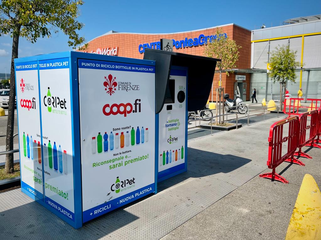 Ecocompattatore alla Coop.fi di Ponte a Greve Ecocompattatore alla Coop.fi di Ponte a Greve