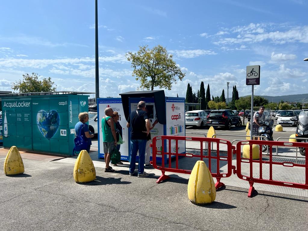 Ecocompattatore alla Coop.fi di Ponte a Greve Ecocompattatore alla Coop.fi di Ponte a Greve