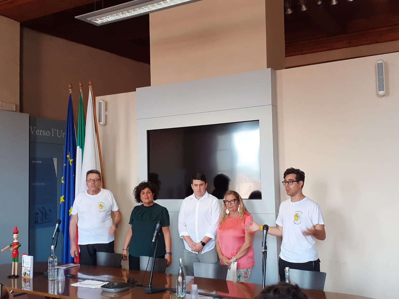 Giovani Lions ricevuti dalla vice presidente Barbara Felleca Giovani Lions ricevuti dalla vice presidente Barbara Felleca