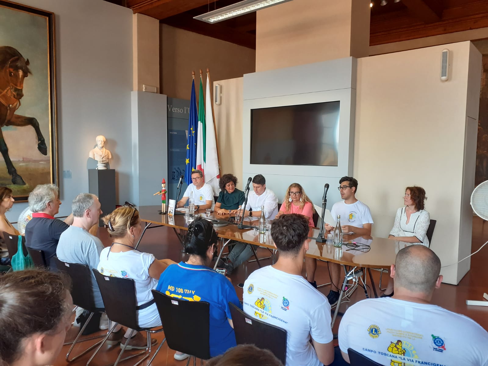 Giovani Lions ricevuti dalla vice presidente Barbara Felleca Giovani Lions ricevuti dalla vice presidente Barbara Felleca