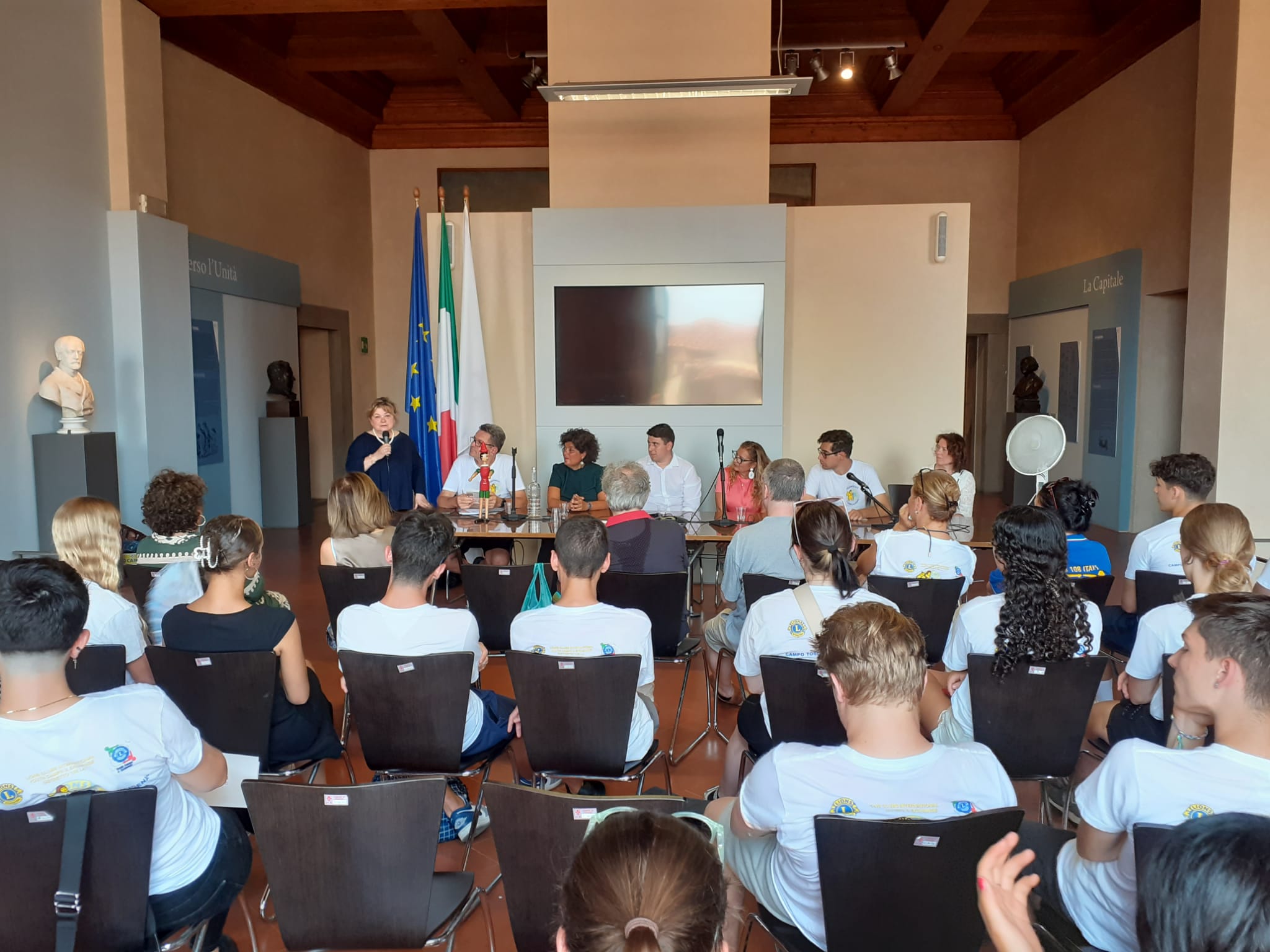 Giovani Lions ricevuti dalla vice presidente Barbara Felleca Giovani Lions ricevuti dalla vice presidente Barbara Felleca