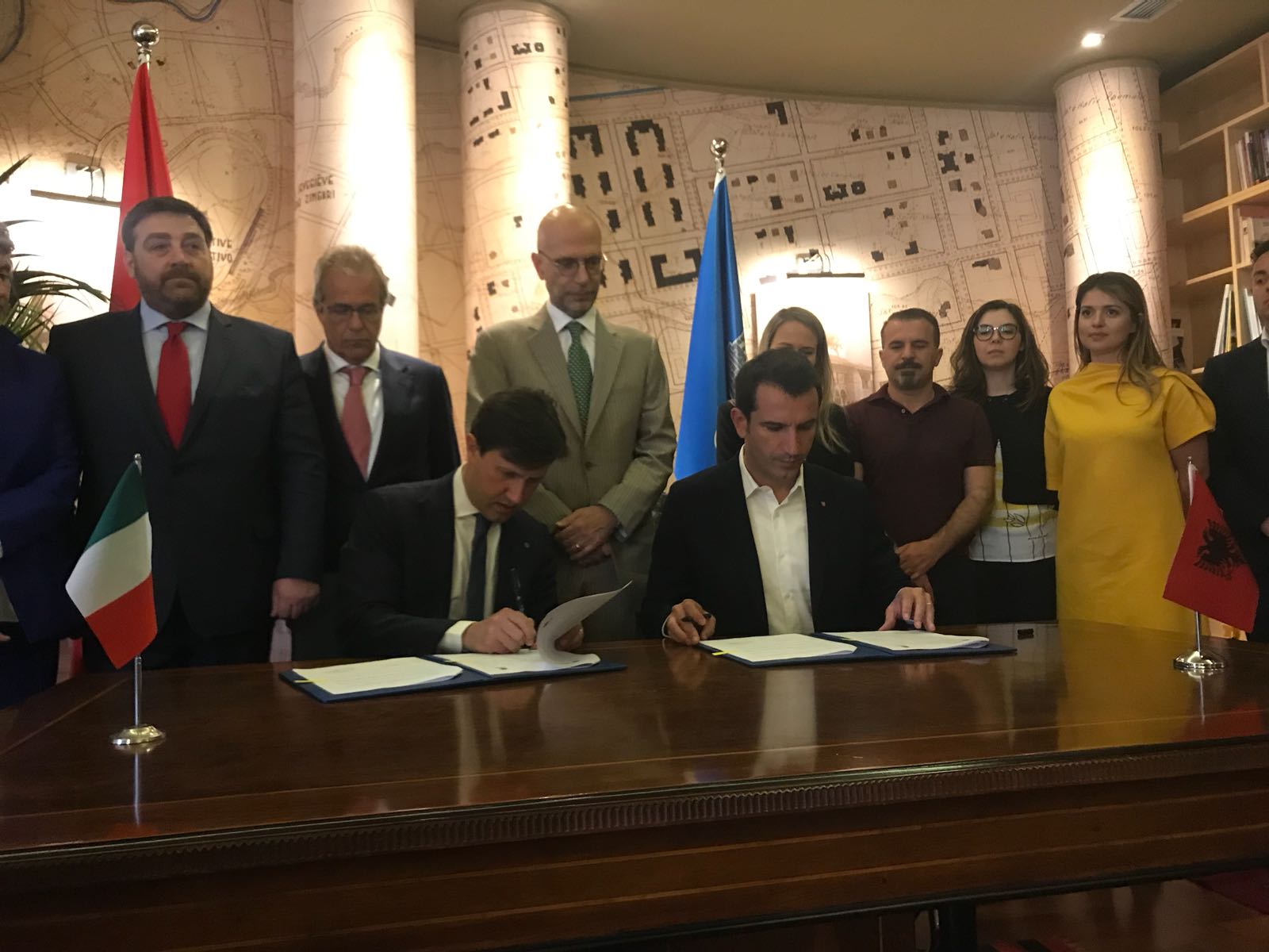 La firma dell'accordo