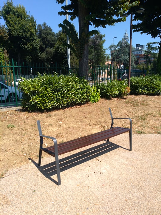 Panchina vandalizzata Panchina vandalizzata