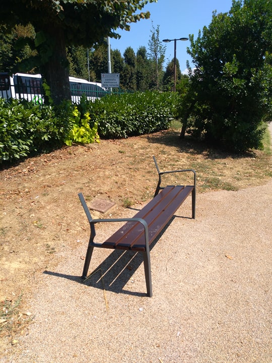 Panchina vandalizzata Panchina vandalizzata