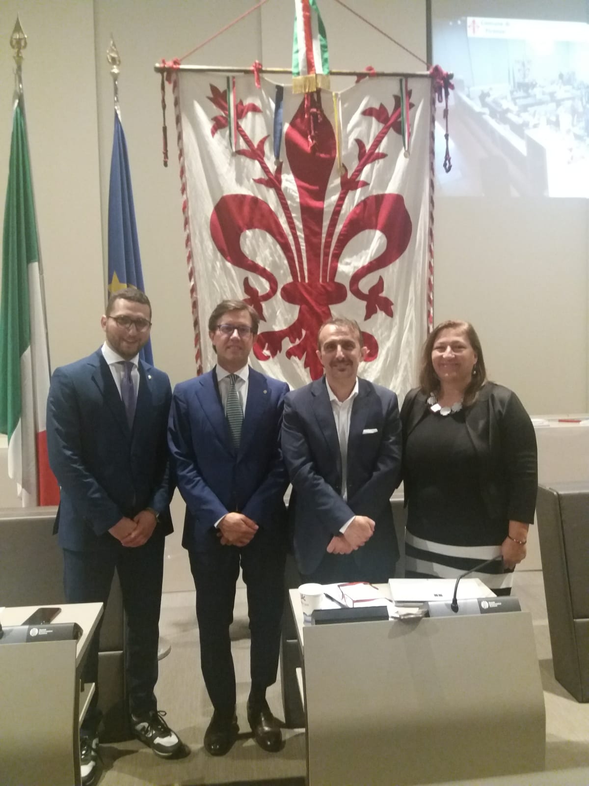 Il sindaco col nuovo presidente del Consiglio ed i due nuovi vice presidenti Il sindaco col nuovo presidente del Consiglio ed i due nuovi vice presidenti