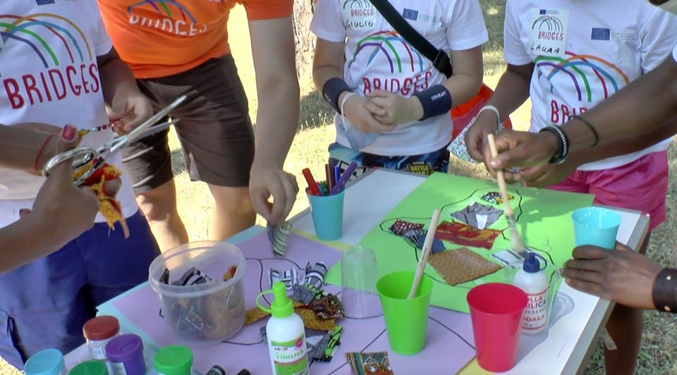 Bambini al progetto Bridges nel Quartiere 5 Bambini al progetto Bridges nel Quartiere 5