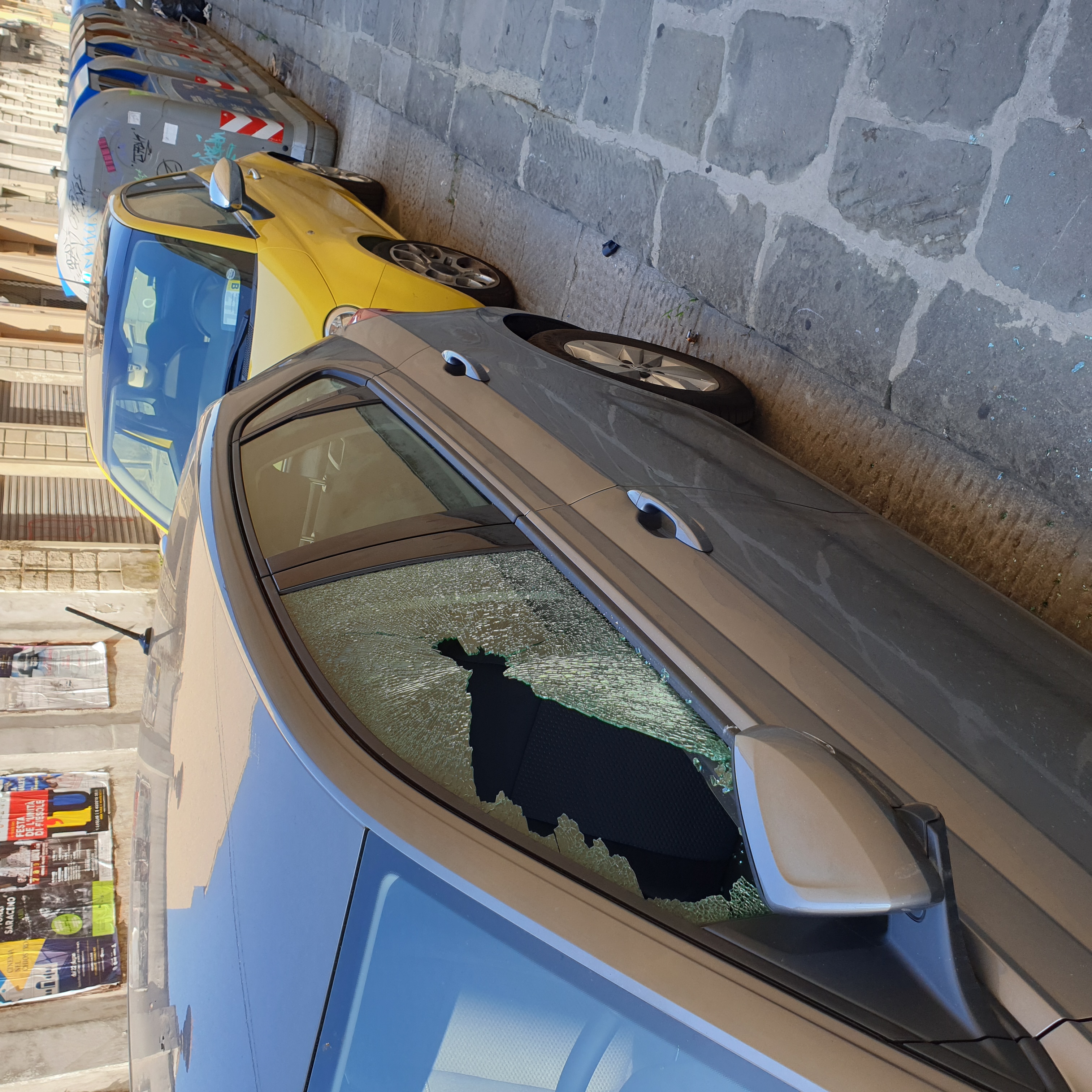 Finestrini rotti in via Ghibellina