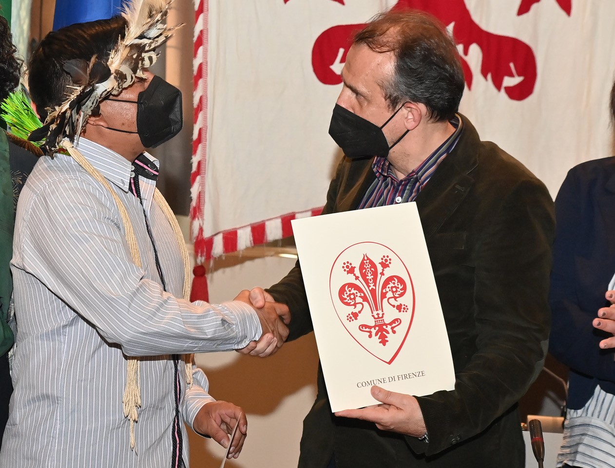 Adriano Karipuna in Consiglio comunale Adriano Karipuna in Consiglio comunale