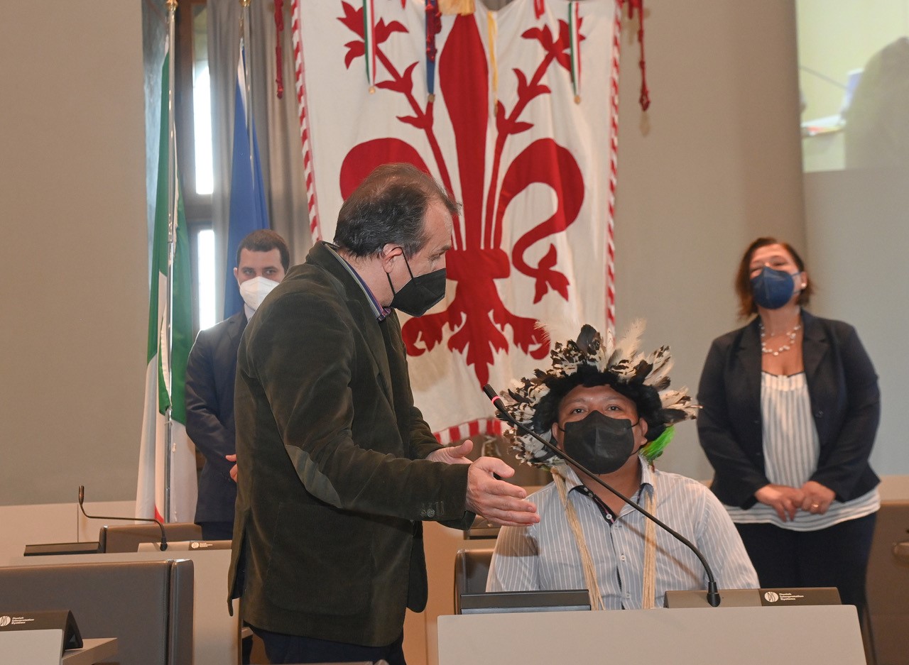 Adriano Karipuna in Consiglio comunale Adriano Karipuna in Consiglio comunale