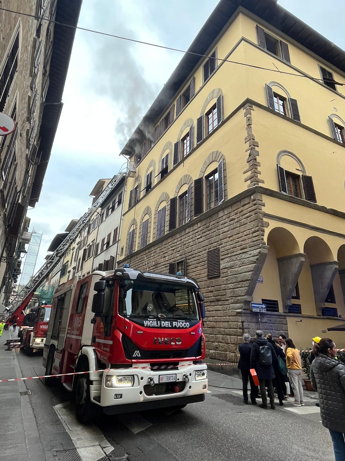 Incendio in via Maggio Incendio in via Maggio
