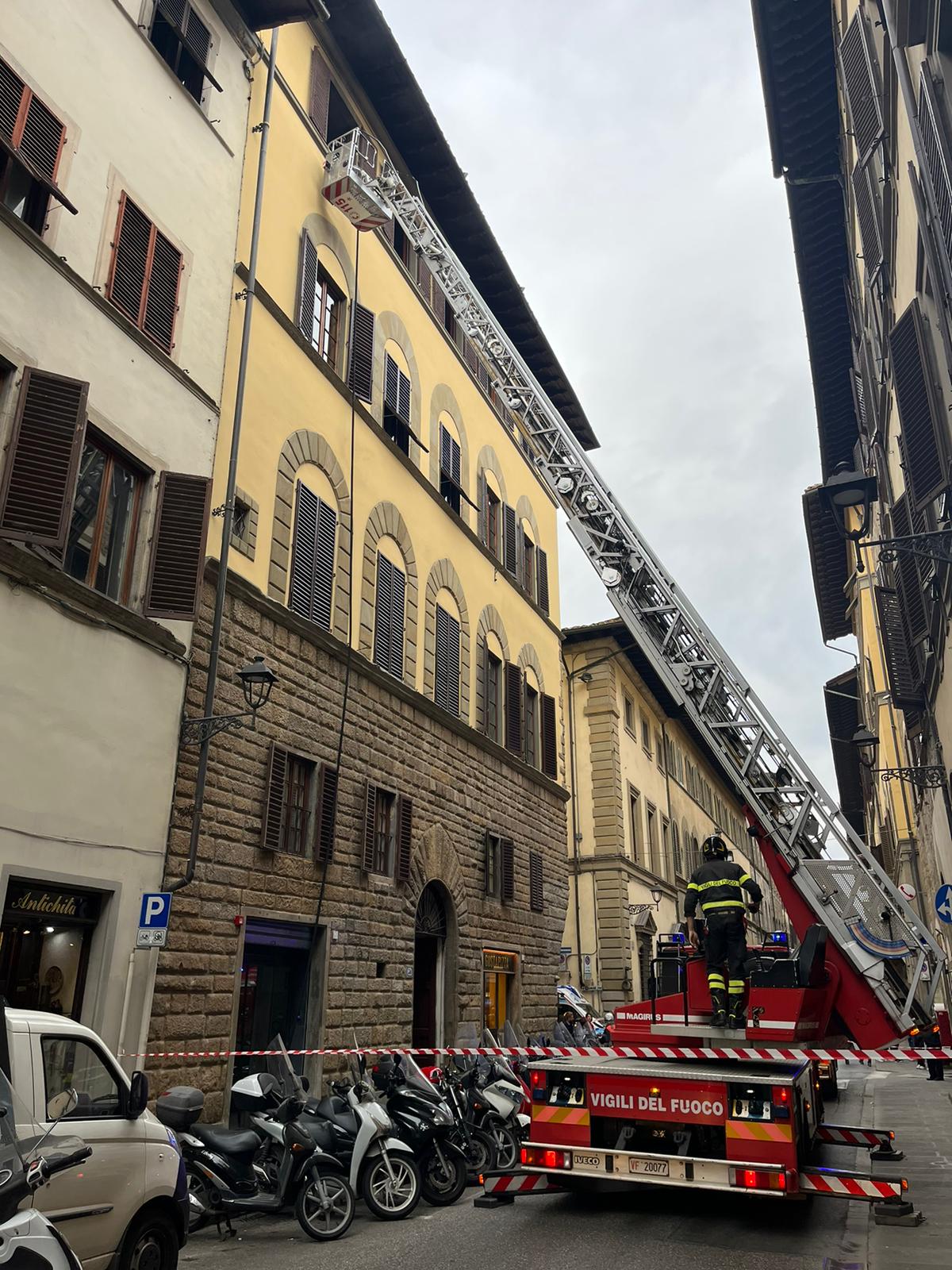Incendio in via Maggio Incendio in via Maggio