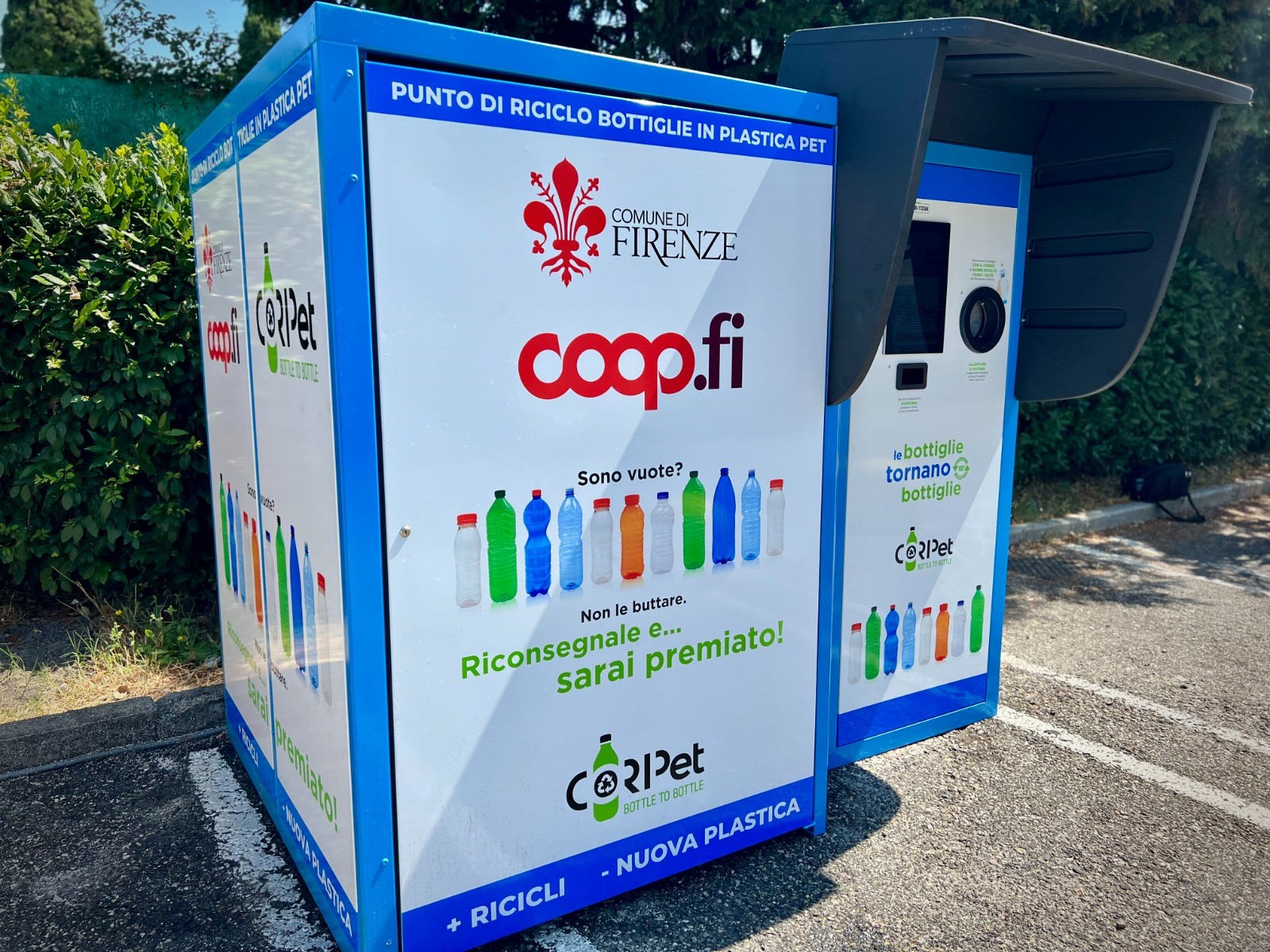 Ecocompattatore per il recupero e il riciclo delle bottiglie di plastica Ecocompattatore per il recupero e il riciclo delle bottiglie di plastica