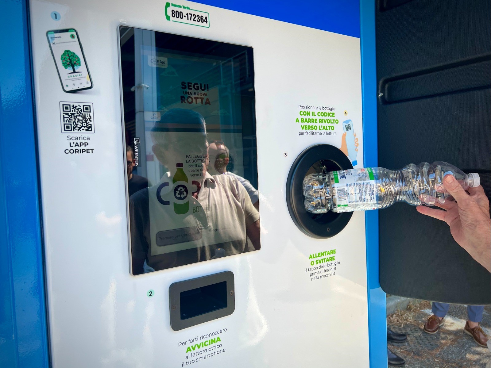 Ecocompattatore per il recupero e il riciclo delle bottiglie di plastica Ecocompattatore per il recupero e il riciclo delle bottiglie di plastica