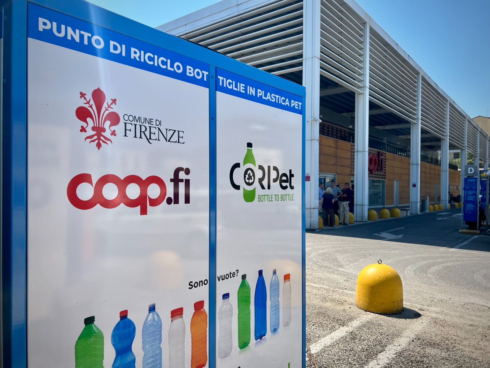 Ecocompattatore per il recupero e il riciclo delle bottiglie di plastica Ecocompattatore per il recupero e il riciclo delle bottiglie di plastica