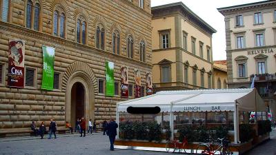 veduta di piazza strozzi