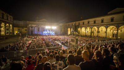 Veduta su piazza Santissima Annunziata