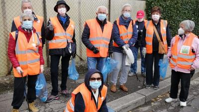 Appuntamento con “L’Erba voglio senza un foglio”, volontari in azione per la pulizia delle aree verdi