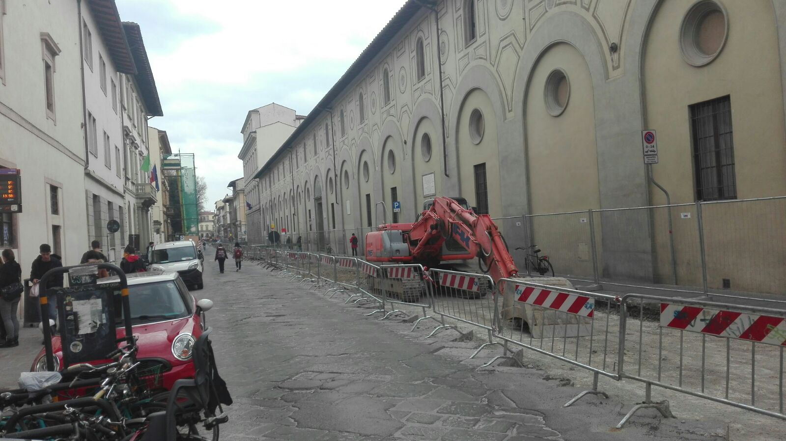 lavori fermi in via della Colonna lavori fermi in via della Colonna