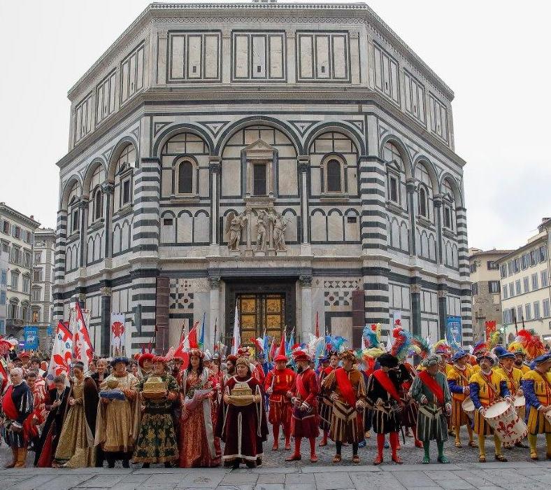 l'arrivo dei magi in piazza Duomo