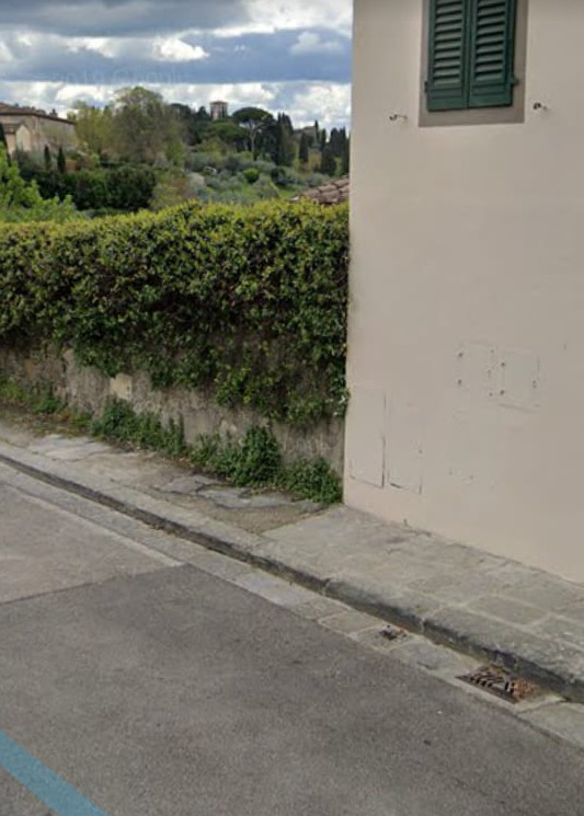 Il marciapiede prima dei lavori