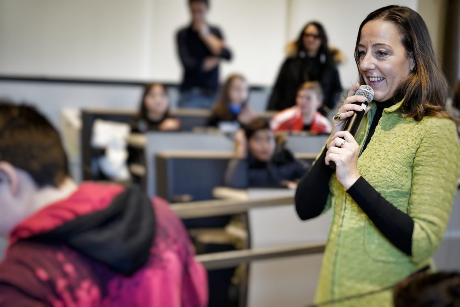 Assessore Funaro con i ragazzi in Consiglio comunale