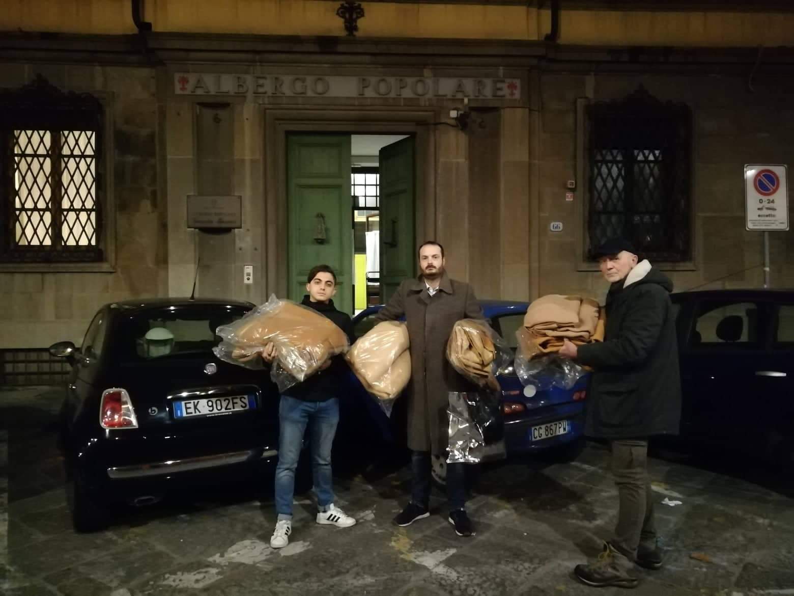 Fratelli d'Italia dona coperte all'albergo popolare Fratelli d'Italia dona coperte all'albergo popolare