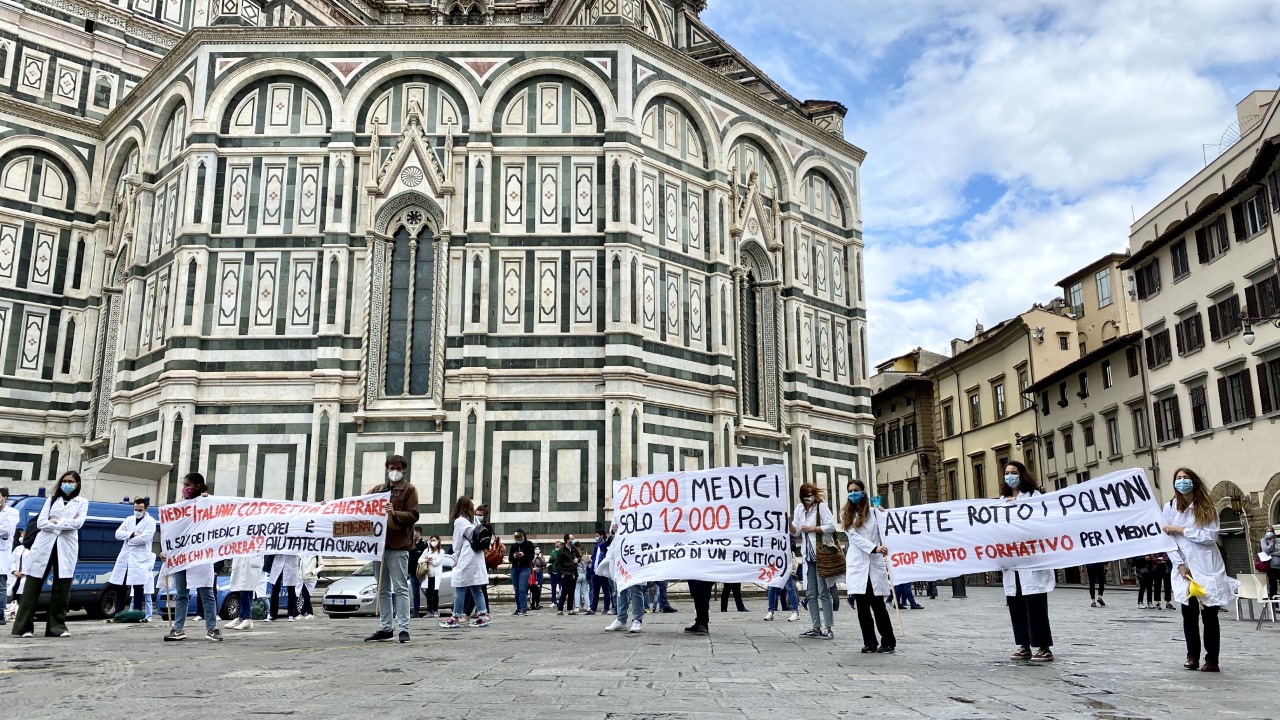 Manifestazione giovani medici in piazza Duomo Manifestazione giovani medici in piazza Duomo