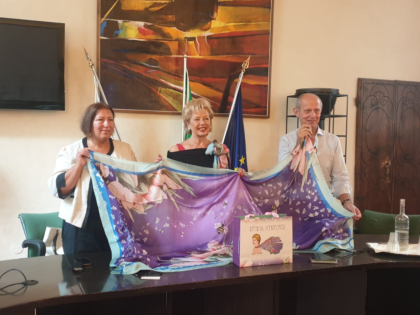 Foulard d'autore per le strutture ospedaliere che hanno lavorato sul fronte Covid-19