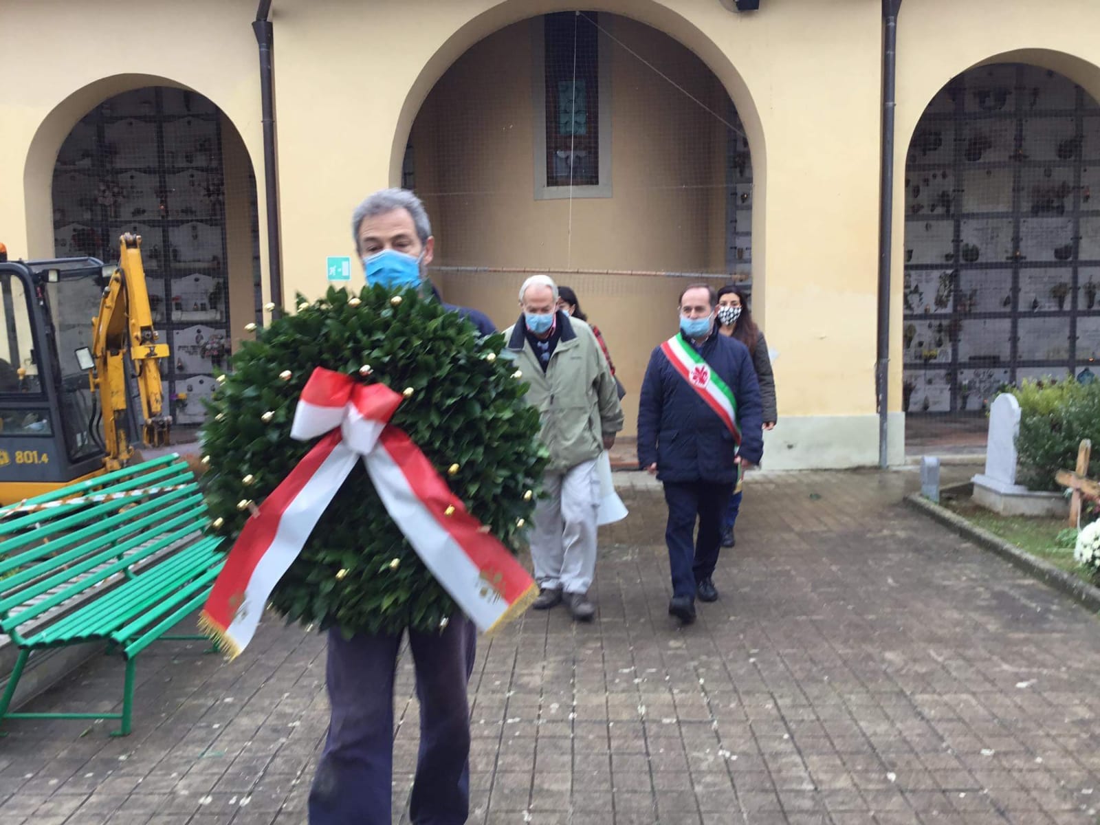 L'assessore Martini al cimitero comunale di San Felice a Ema