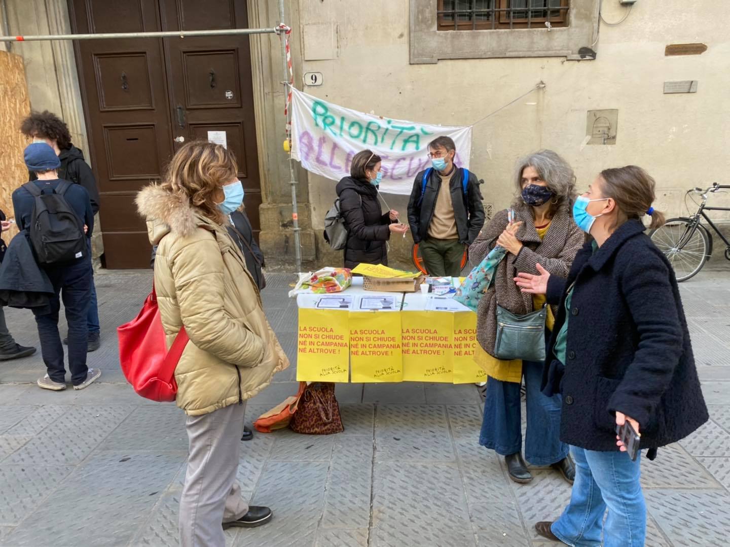 Priorità alla scuola Priorità alla scuola