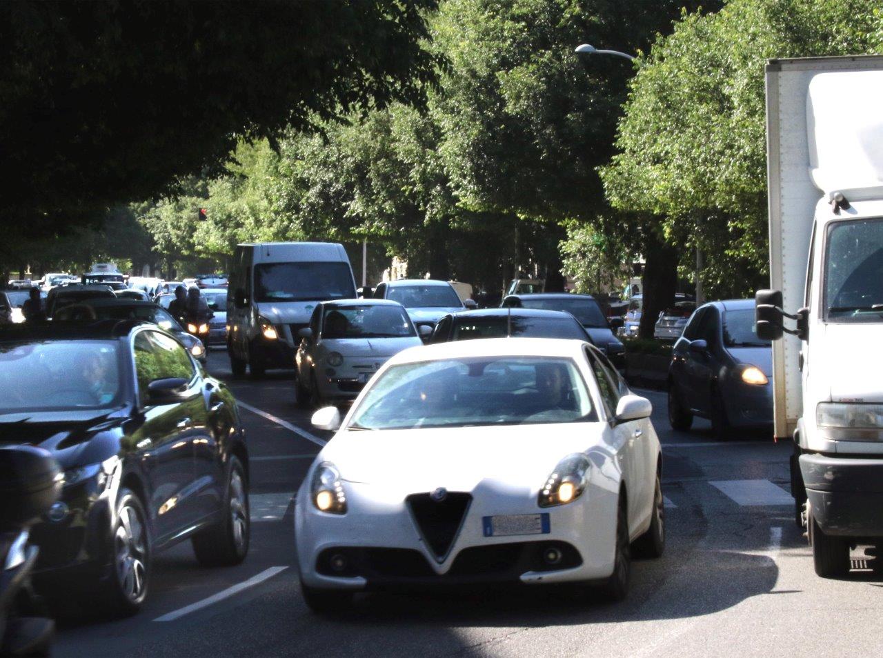 Piazzale Donatello col semaforo verde