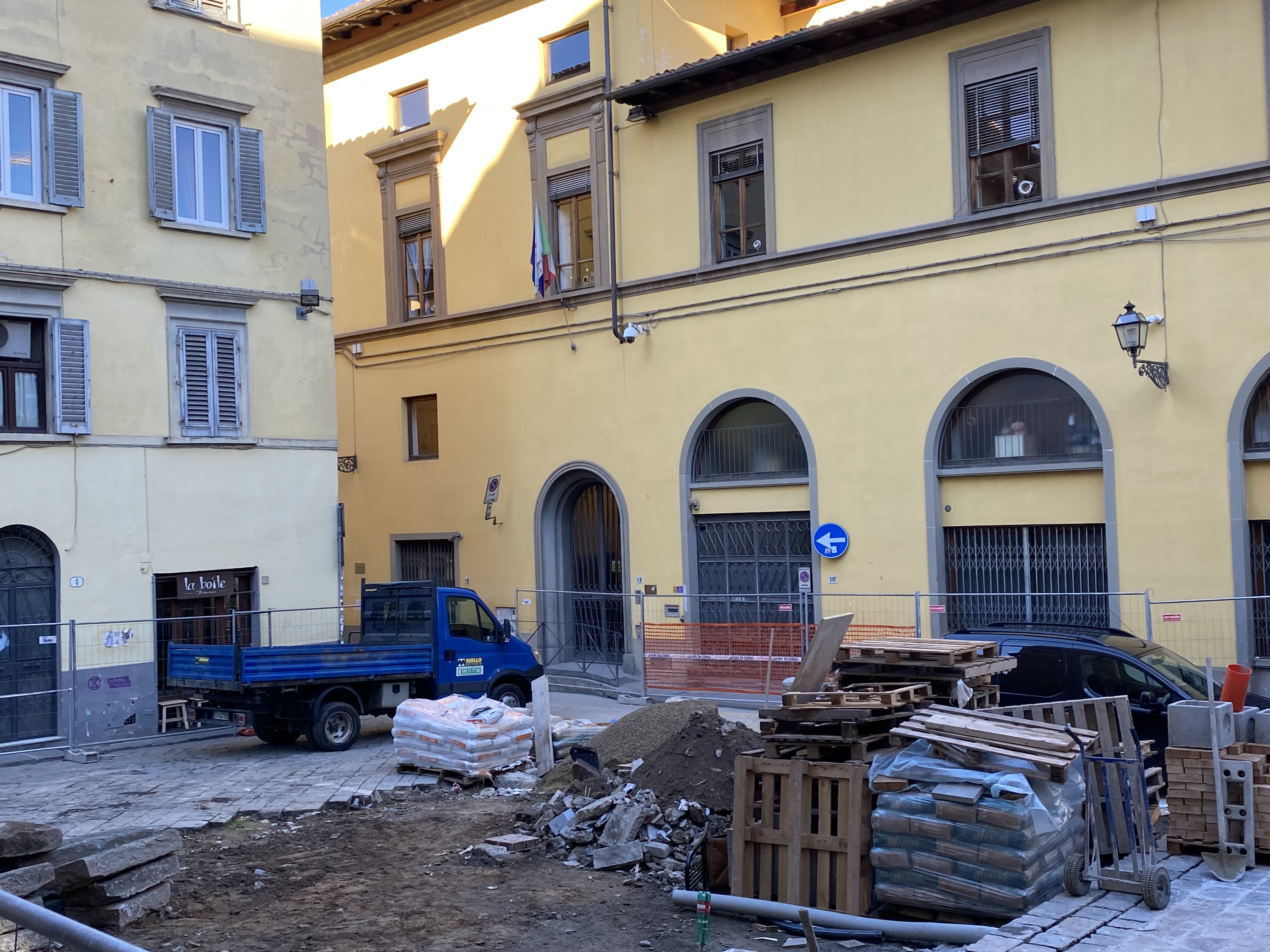 Sopralluogo di Fratelli d'Italia in piazza San Paolino