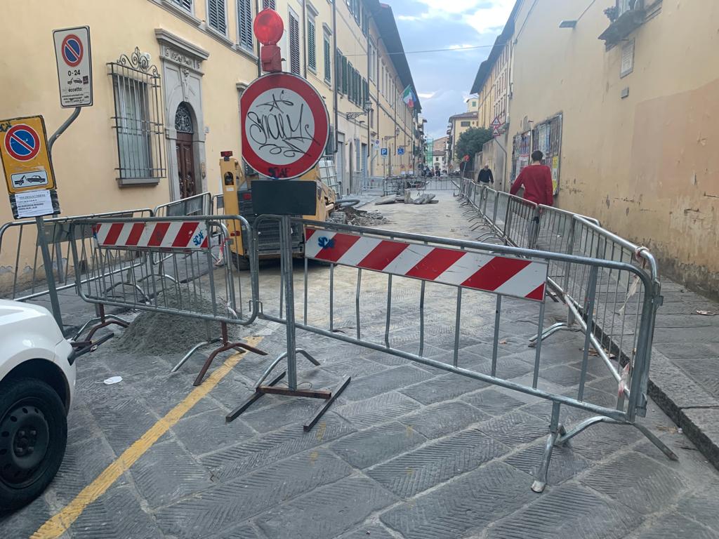 Cartelli e transenne in via della Chiesa Cartelli e transenne in via della Chiesa