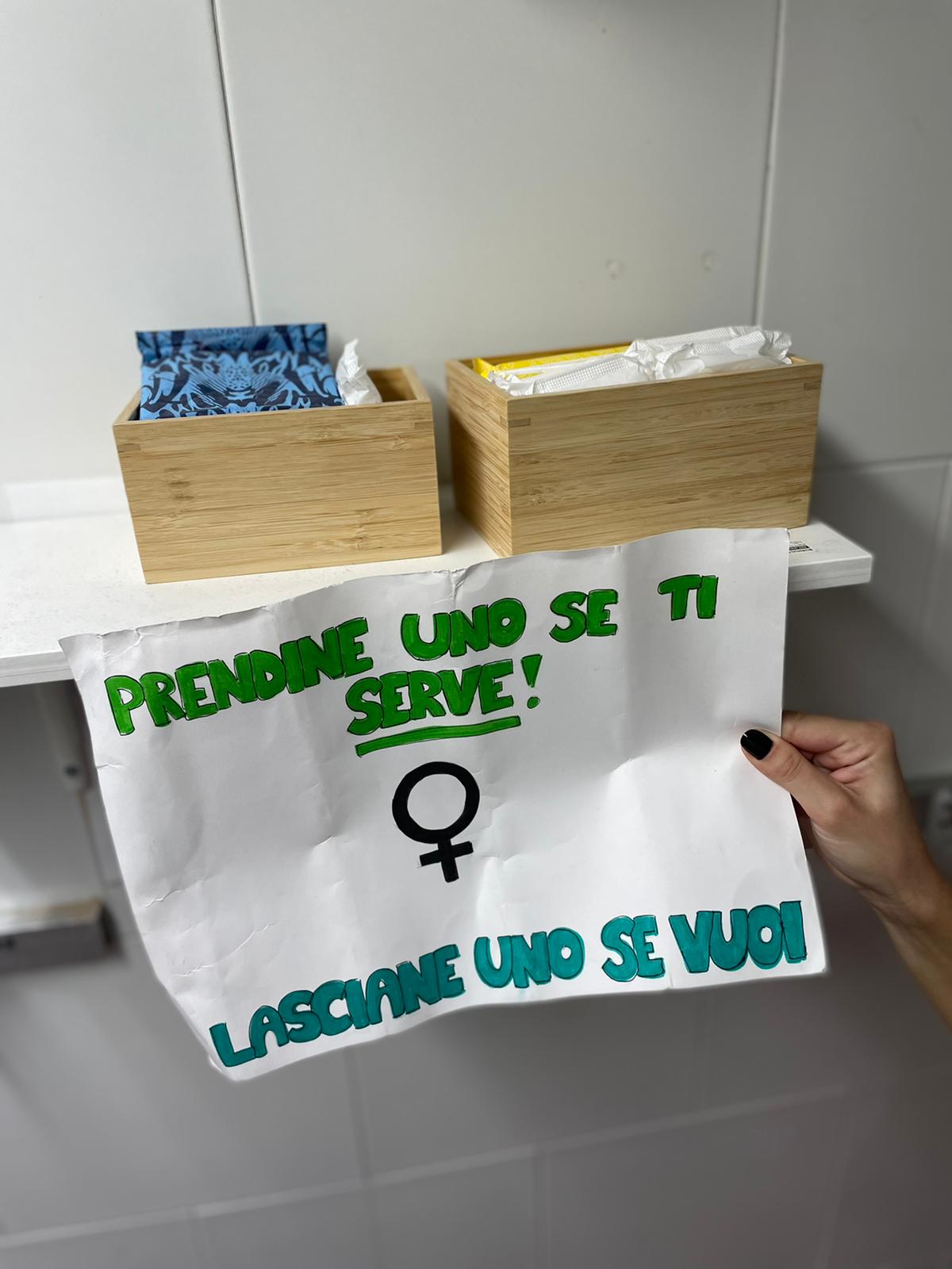 Una tampon box alla piscina di via del Romito Una tampon box alla piscina di via del Romito