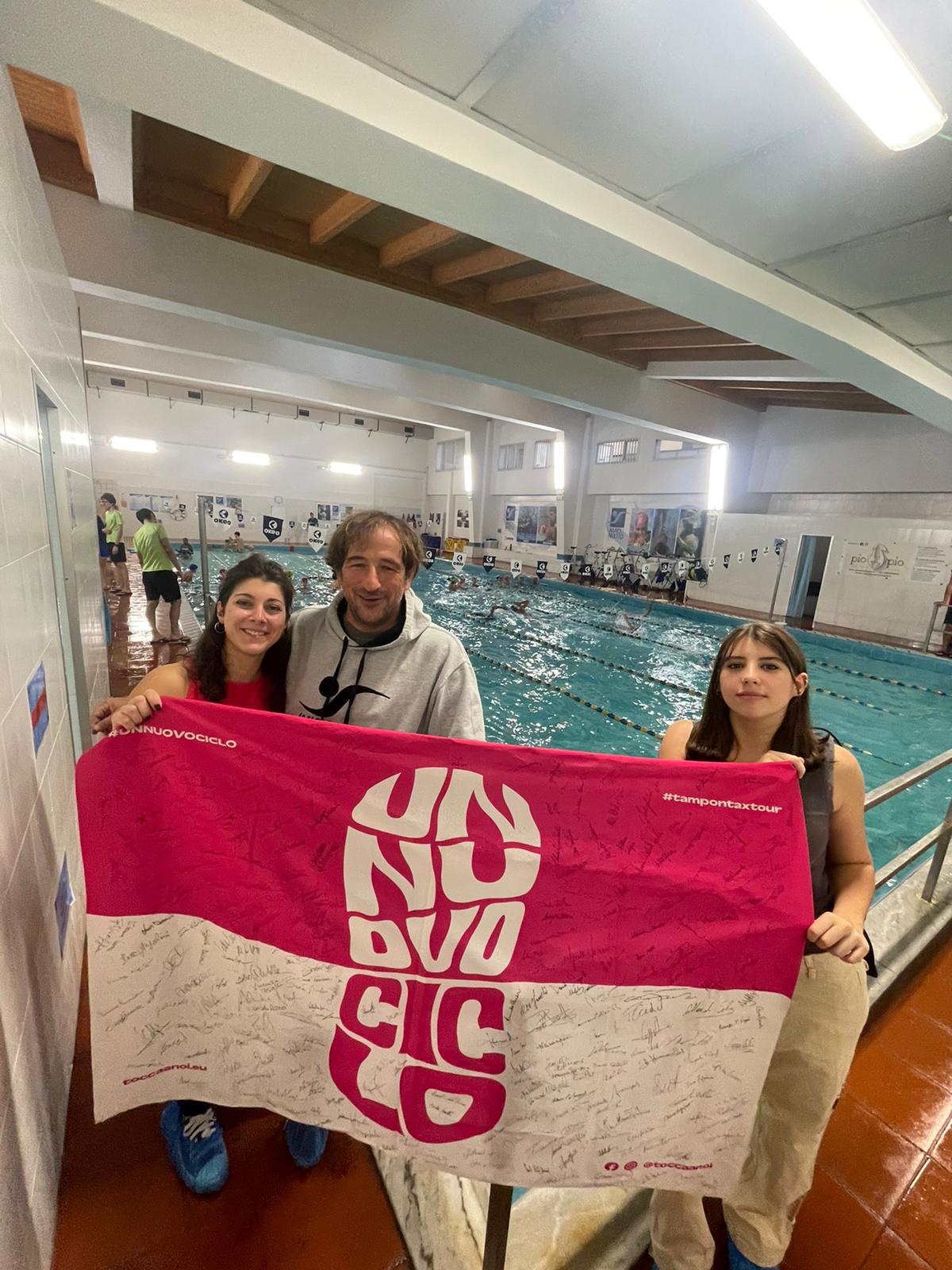 Una tampon box alla piscina di via del Romito Una tampon box alla piscina di via del Romito