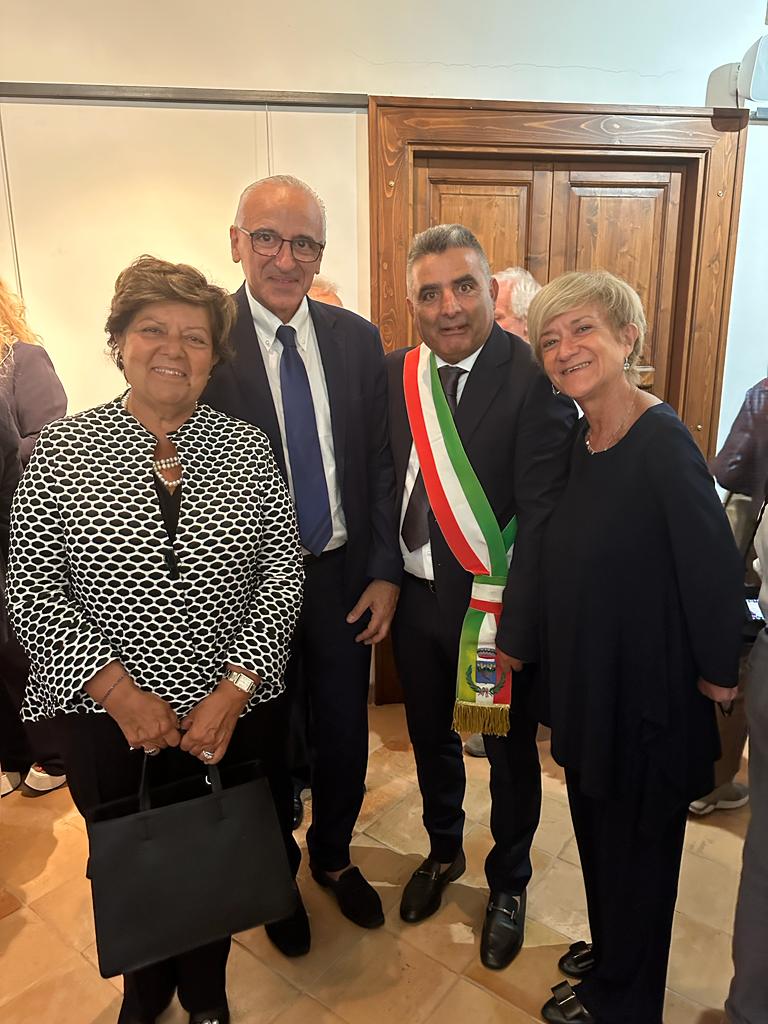 Armentano con le sorelle Cassano ed il sindaco di Grassano Filippo Luberto Armentano con le sorelle Cassano ed il sindaco di Grassano Filippo Luberto