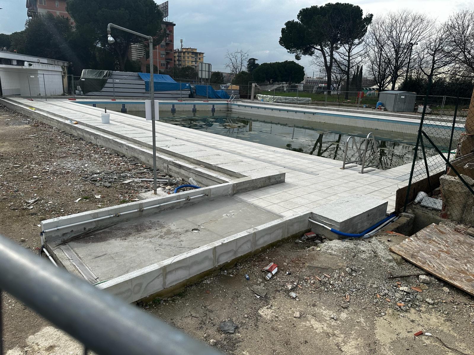 Piscina Paganelli, lavori in ritardo