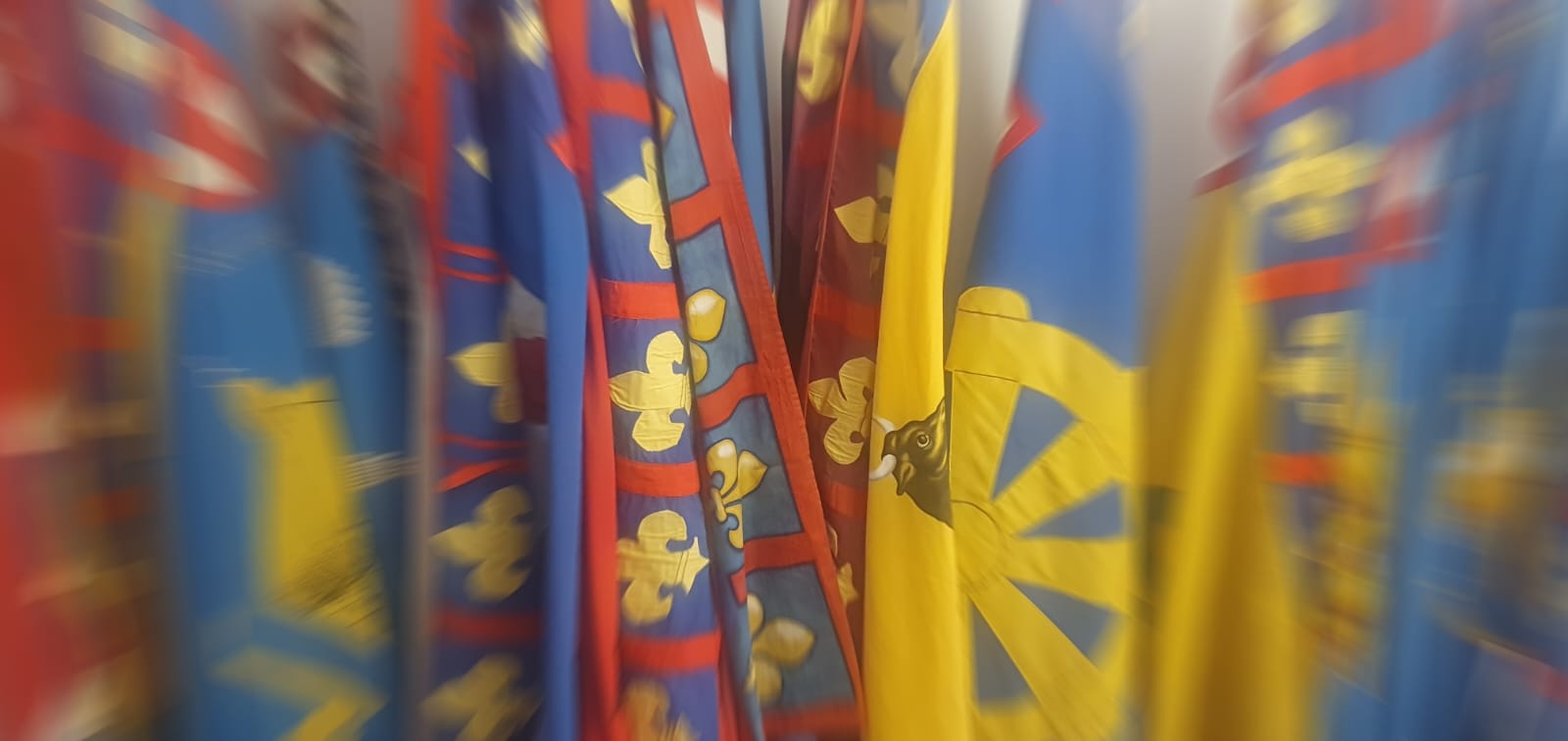 Bandiere nel magazzino