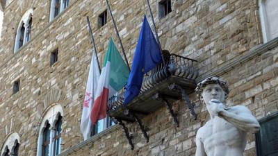 Bandiere a mezz'asta a Palazzo Vecchio