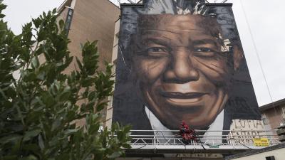 Murale con il volto di Nelson Mandela